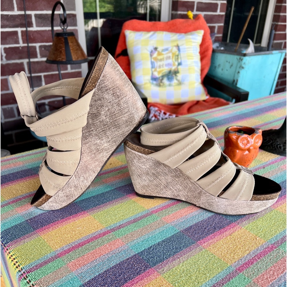 Donald J Pliner Shoes, Beige Bronze Wedges, Mesh with Metallic 8.5